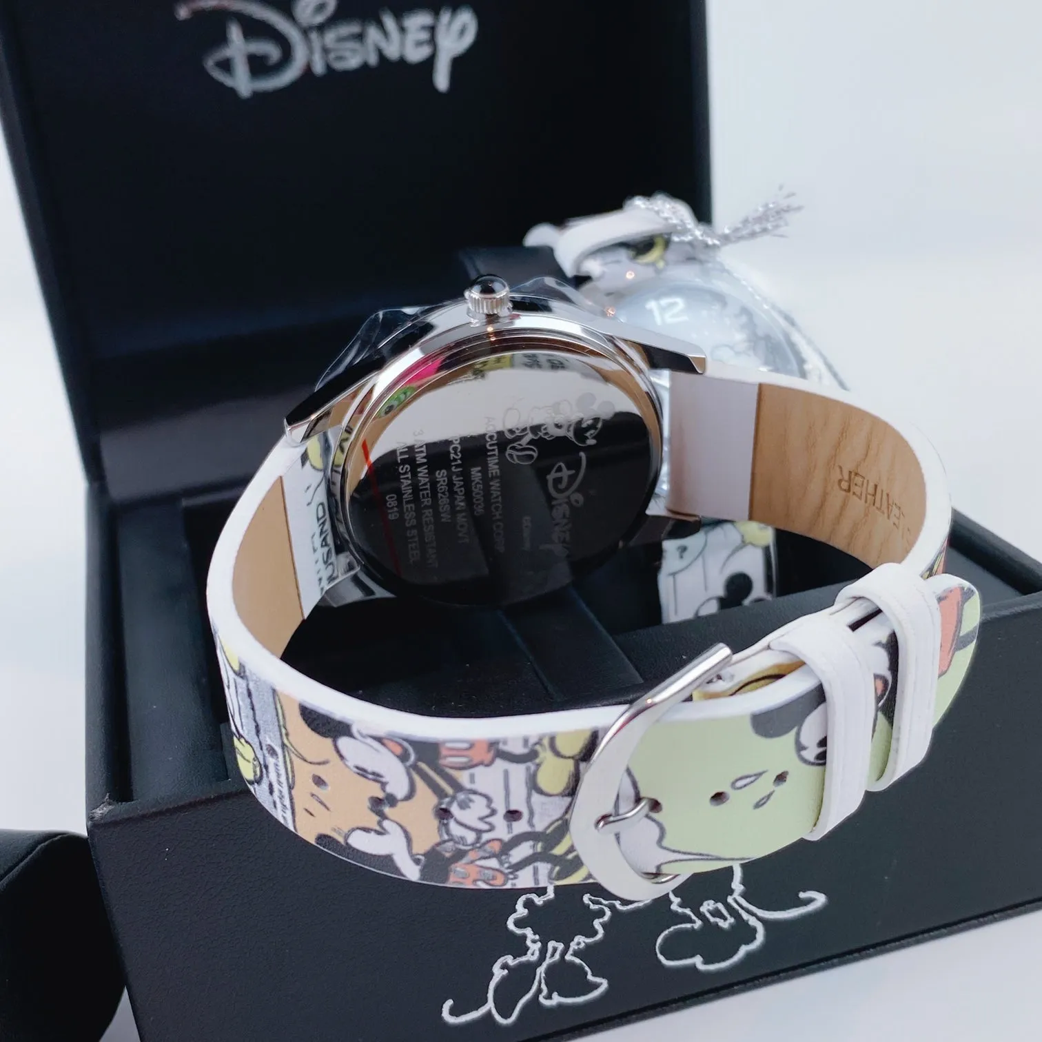 Disney Mickey & Minnie Mouse Watch for Couple His and Hers Artwork Leather Strap Watches Box Set