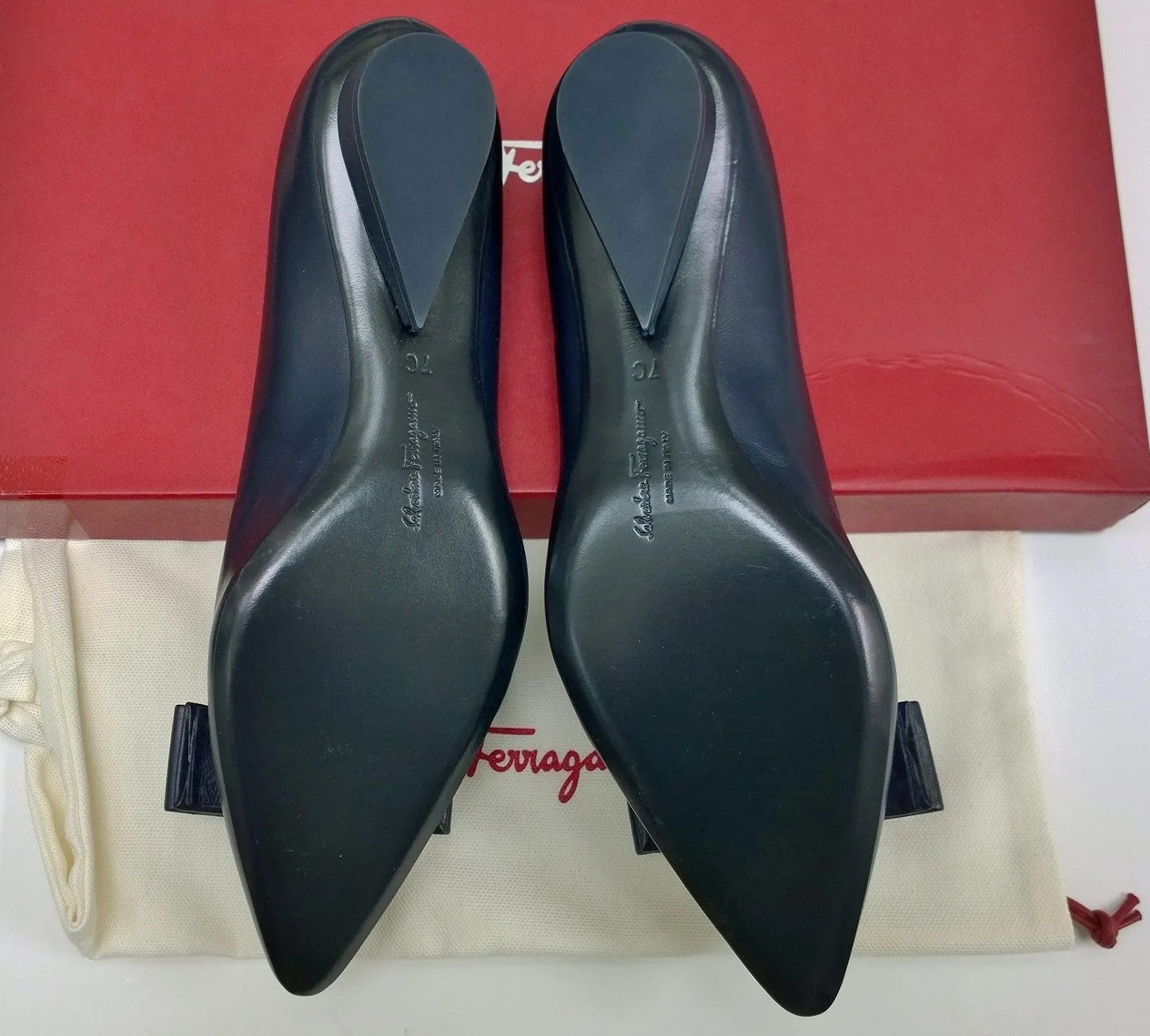 Ferragamo Viva Flats in Navy Blue Nappa Leather NIB Shoes